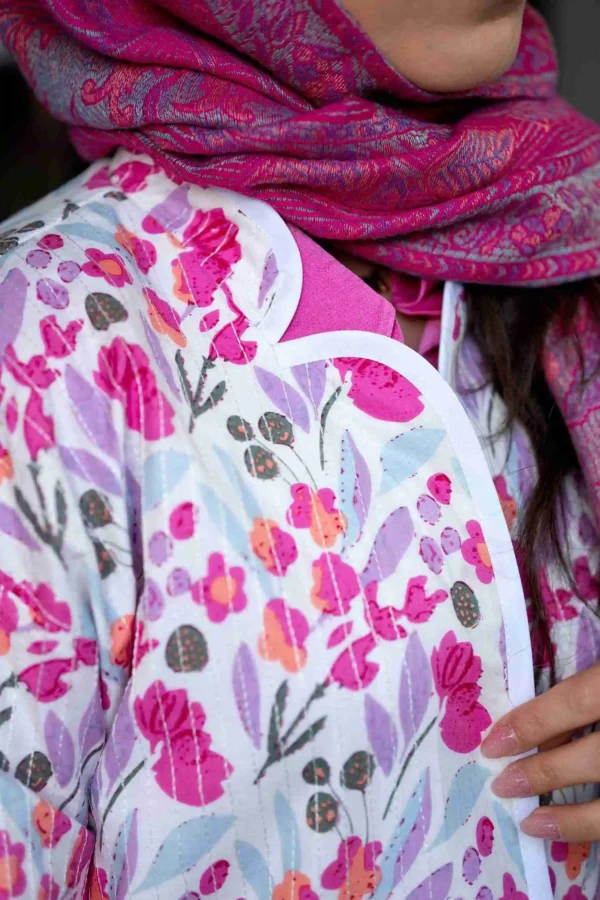 کت نیلا - تصویر 3