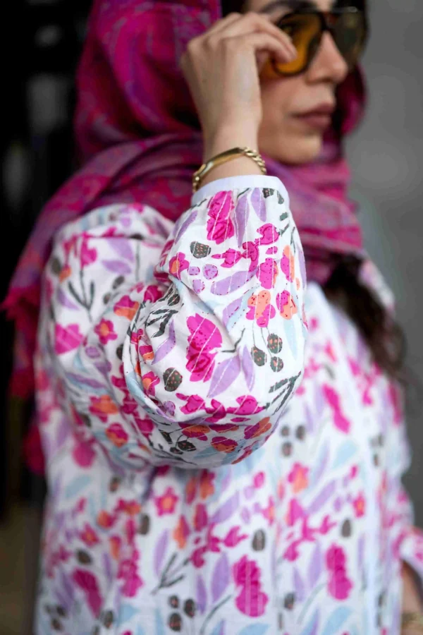 کت نیلا - تصویر 2